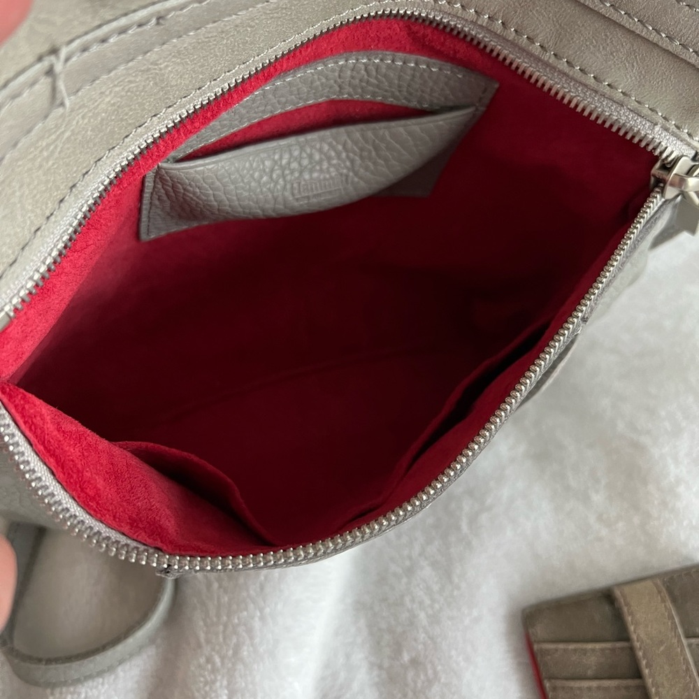 Hammett Zippered Leather Crossbody Clutch and wallet
VIP MED - Picture 6 of 7